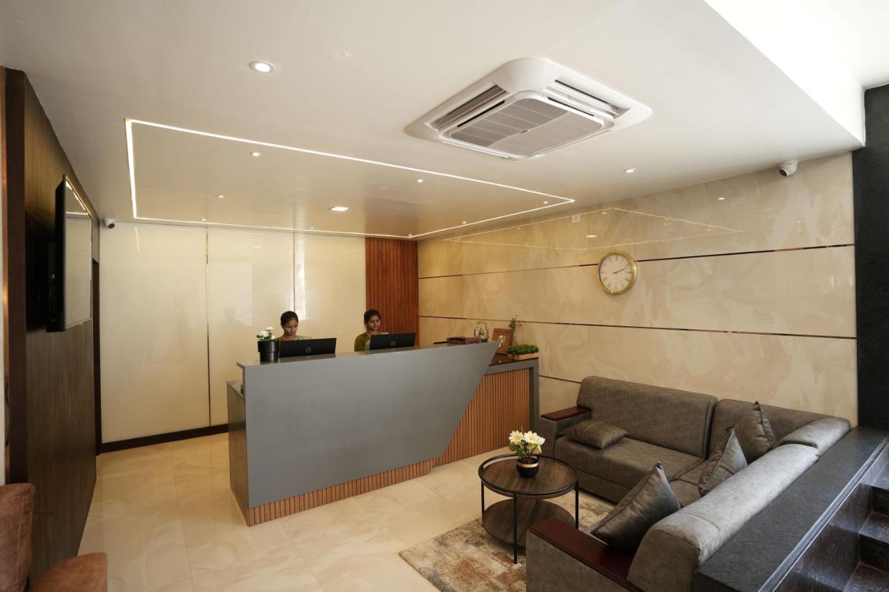 Hotel Sri Ambal Grand Virudunagar Esterno foto