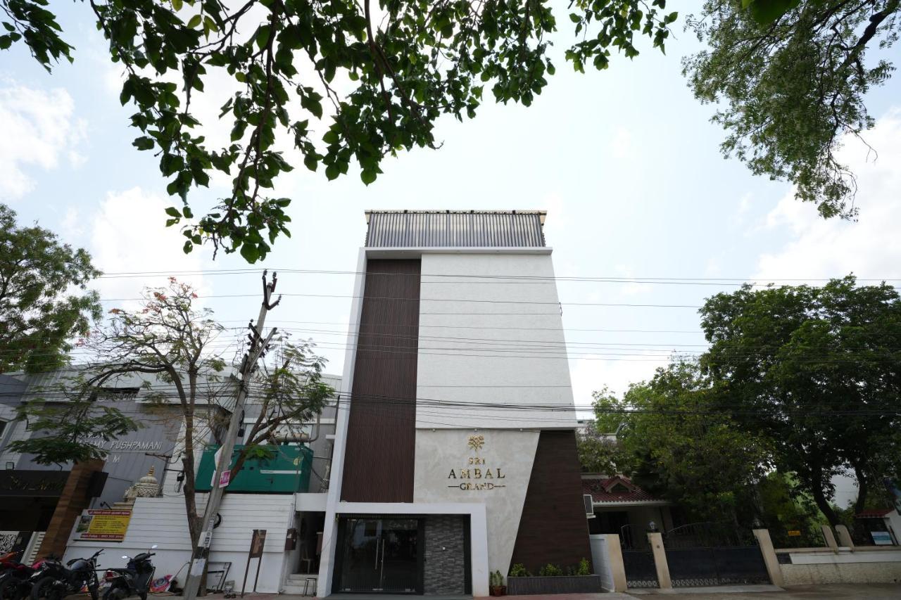 Hotel Sri Ambal Grand Virudunagar Esterno foto