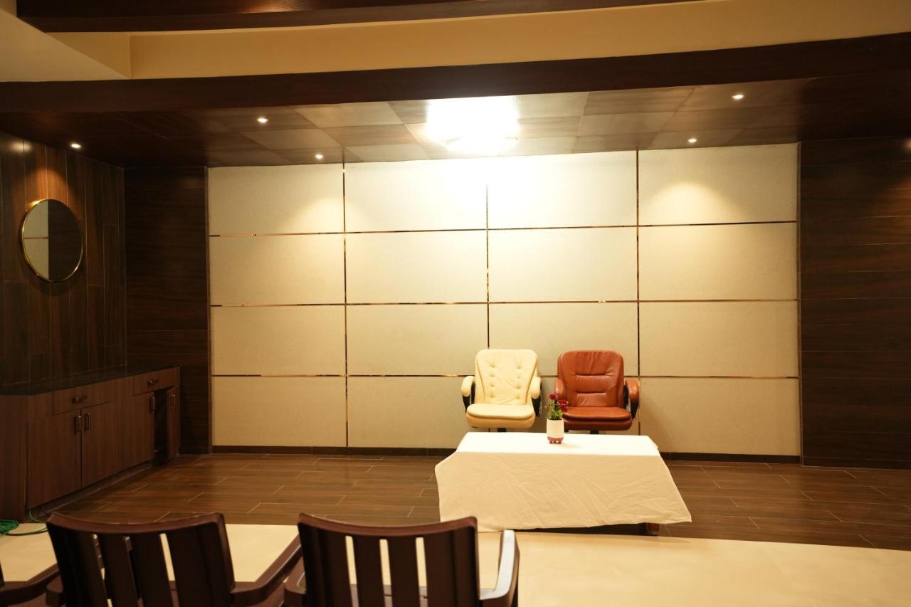 Hotel Sri Ambal Grand Virudunagar Esterno foto