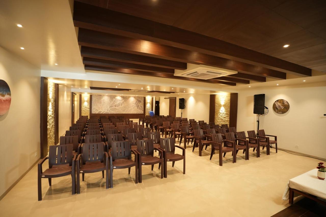 Hotel Sri Ambal Grand Virudunagar Esterno foto