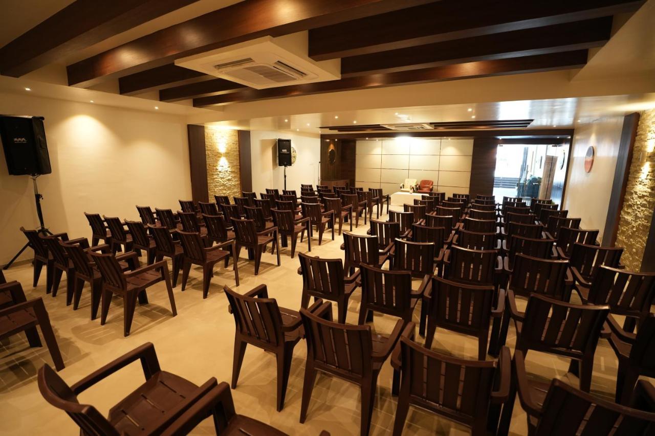Hotel Sri Ambal Grand Virudunagar Esterno foto