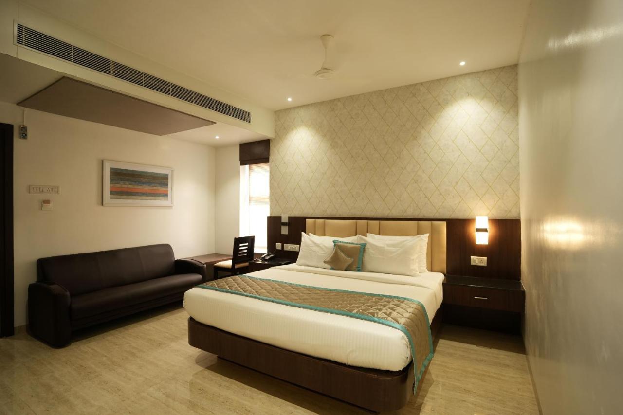 Hotel Sri Ambal Grand Virudunagar Esterno foto
