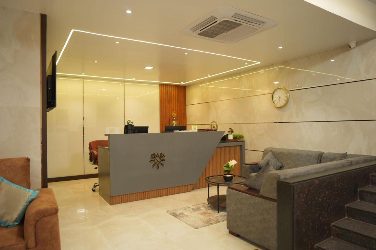 Hotel Sri Ambal Grand Virudunagar Esterno foto