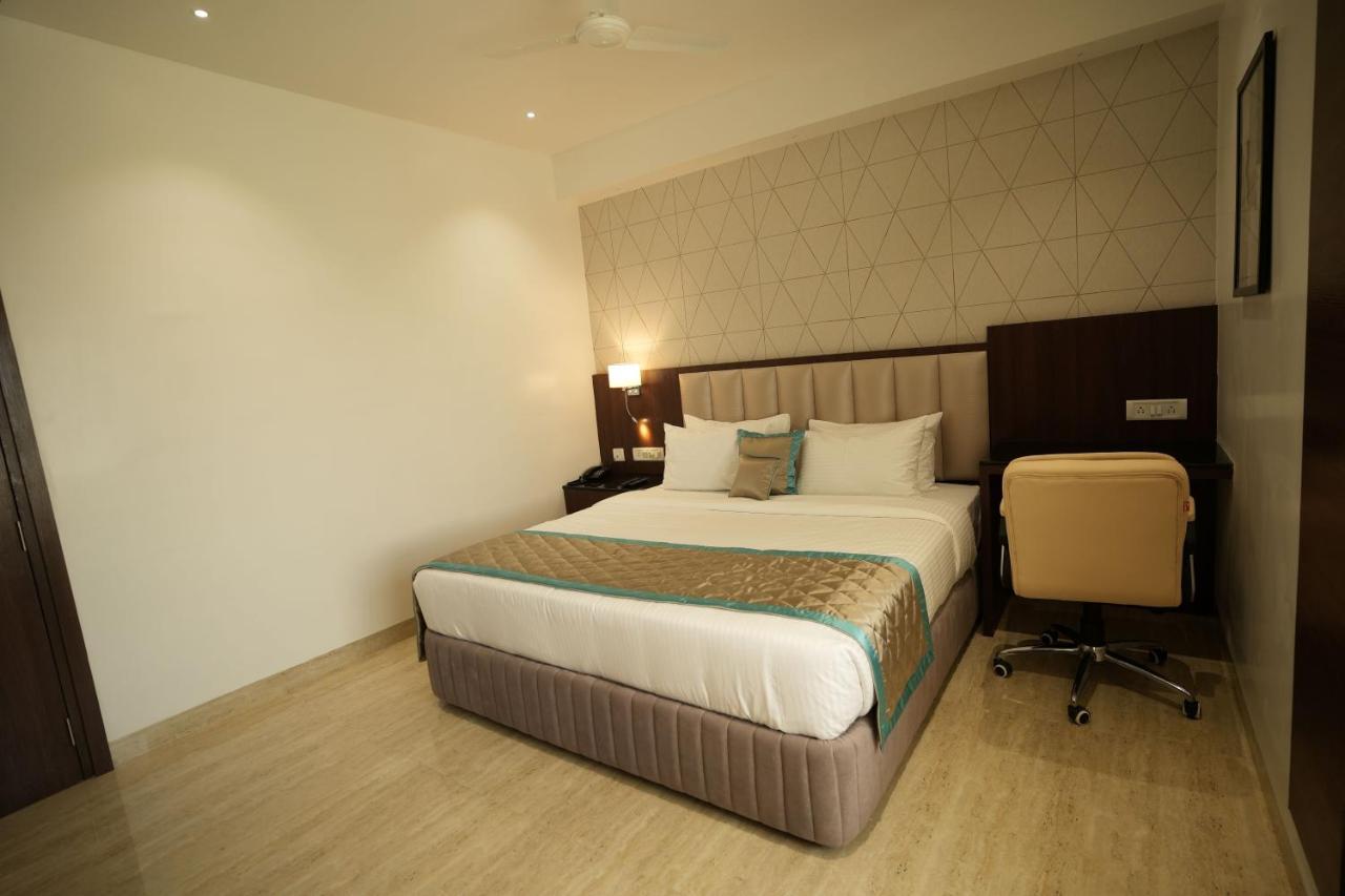 Hotel Sri Ambal Grand Virudunagar Esterno foto