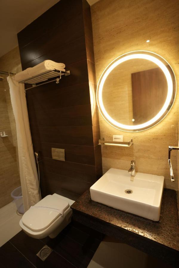 Hotel Sri Ambal Grand Virudunagar Esterno foto