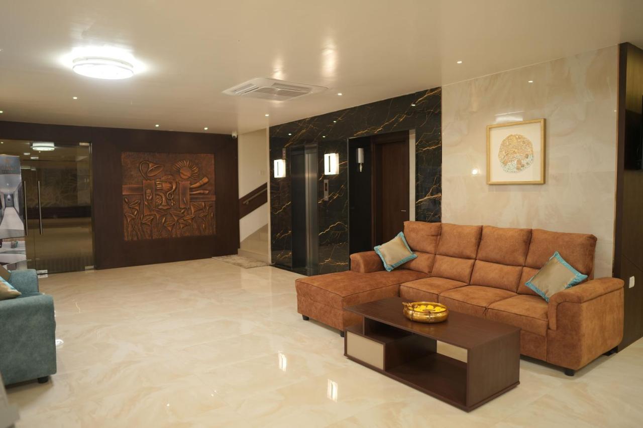 Hotel Sri Ambal Grand Virudunagar Esterno foto